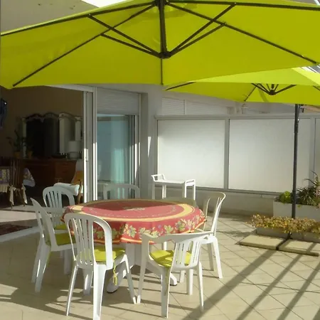 Grand T3 Avec Terrasse Et Piscine à - Fr-1-100-187 *